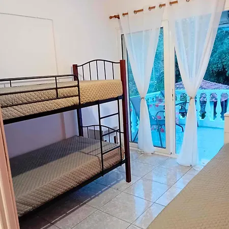 De Flores Apartman *