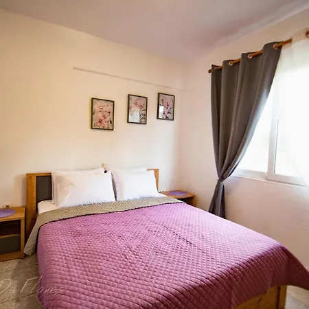 De Flores Apartman Toróni